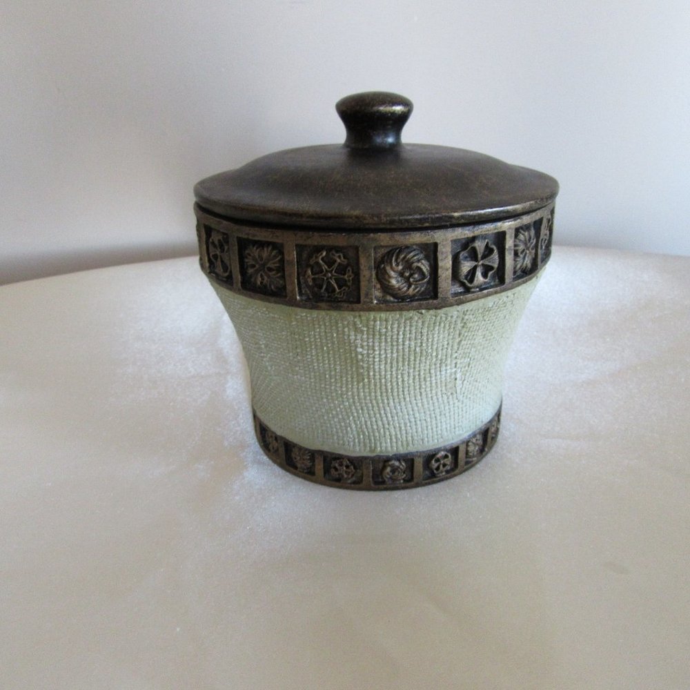 Container Bottom and Lid